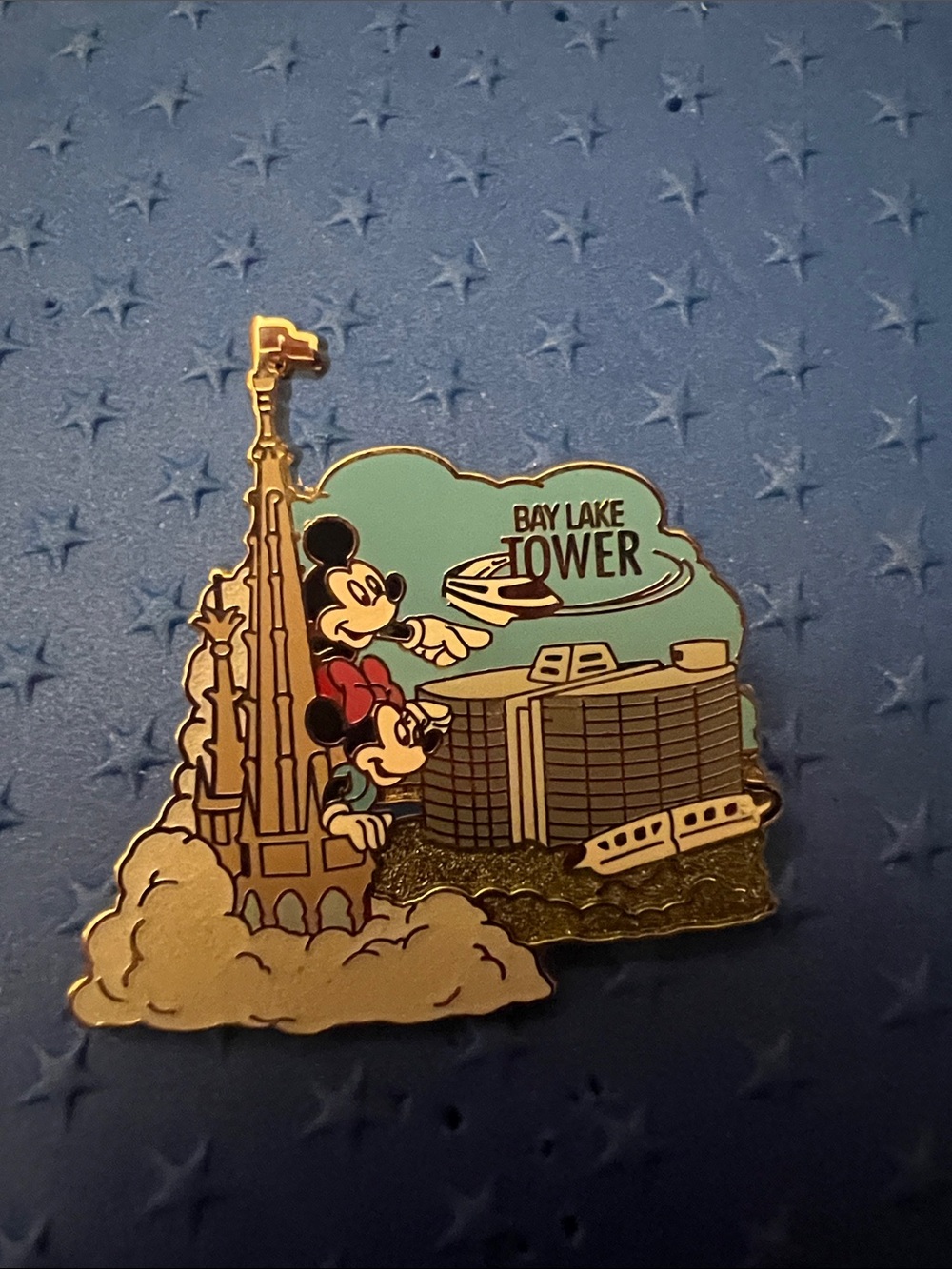 Disney Bay Lake Tower Mickey & Minnie DVC Exclusive Pin 2009